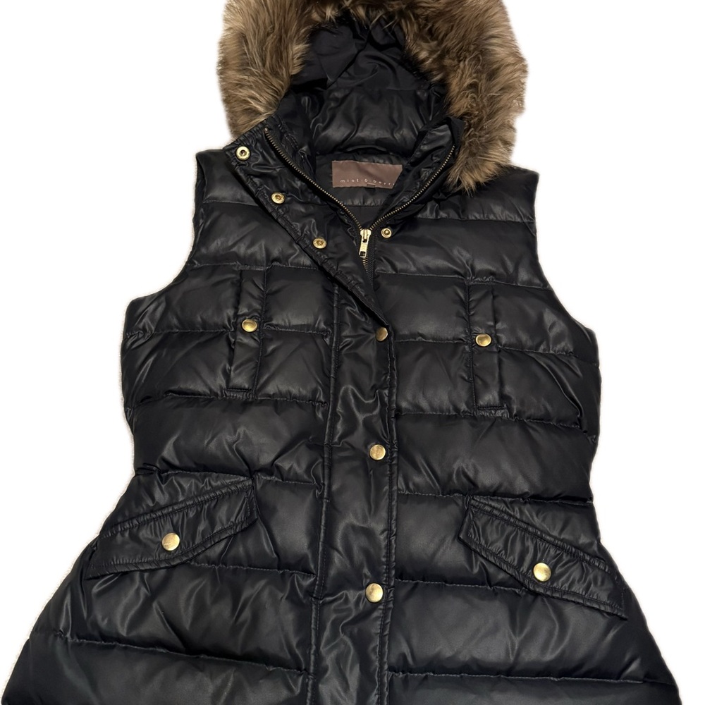 💥MOVING SALE💥Women's Black Puffer Vest with Faux Fur Removable Hood